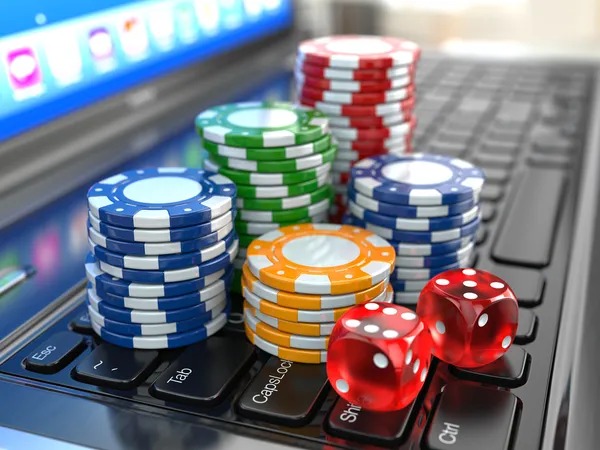 Live-dealer tournament leaderboard and ranking display